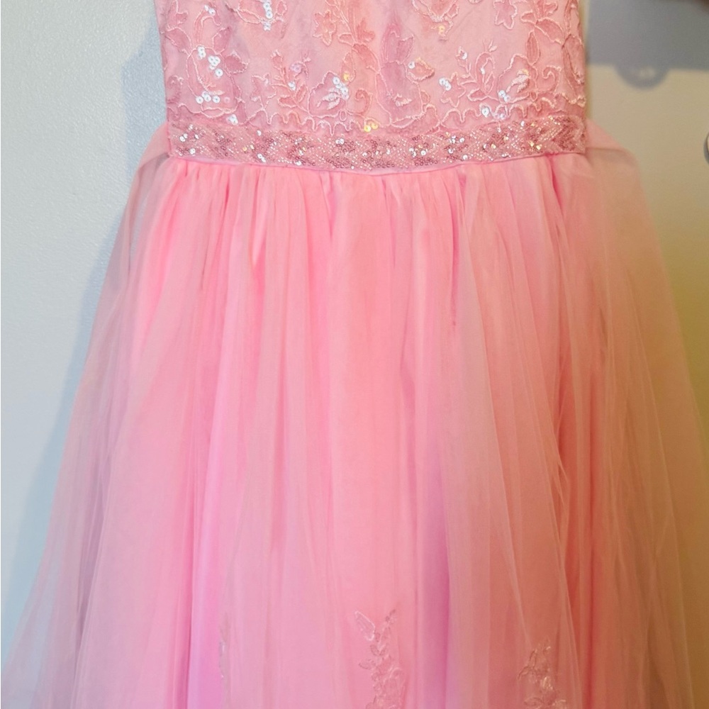 Elegant Pink Formal Dress with Timeless Charm